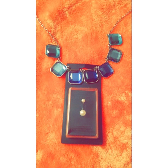 Pearl belly ring comes with statement necklace