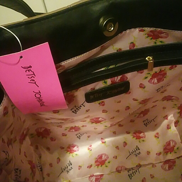 SOLD IN BUNDLE Betsey Johnson be mine tote - Picture 3 of 4