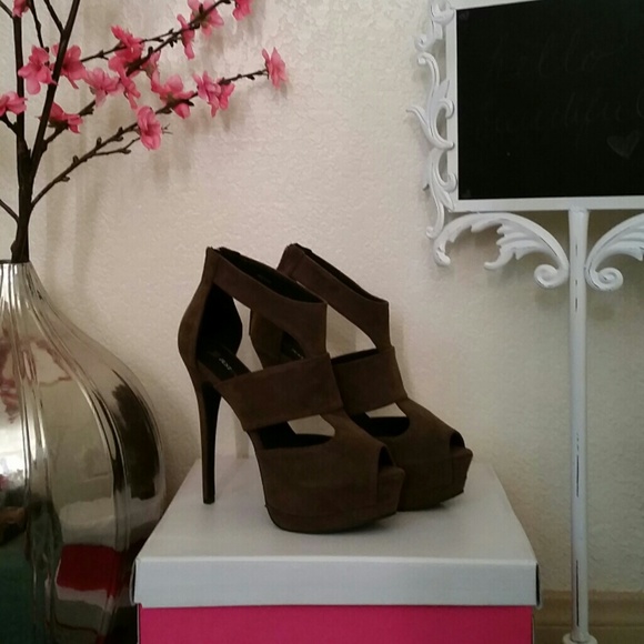 JustFab brown suede 6" heels size 9. NWOT