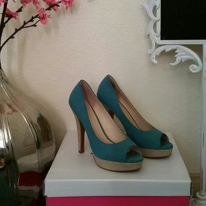 Elle teal/champagne 5 1/2" heel. Size 9.5 NWOT