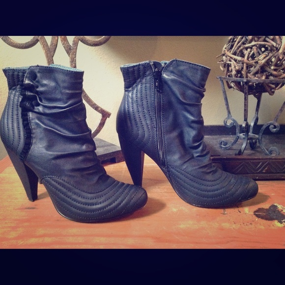 Seychelles Shoes - SEYCHELLES Black Elegant Rock Star Booties.