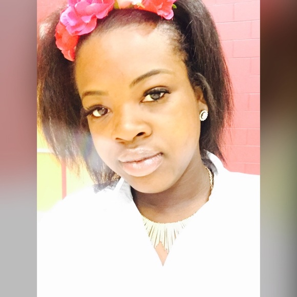 Meet your Posher, Esha