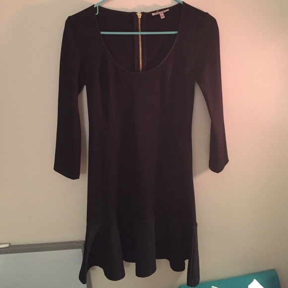 Juicy couture ponte dress with ruffled hem