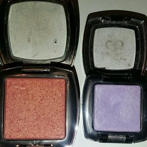 1 Lilac eyeshadow, 1 Blossom Blush