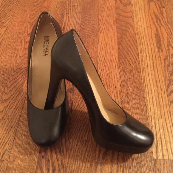MICHAEL Michael Kors black platform pumps