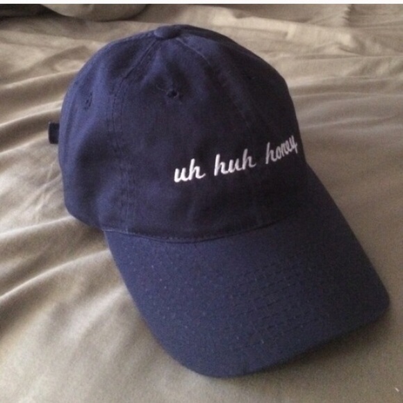 Brandy Melville Accessories - Brandy Melville uh huh honey hat