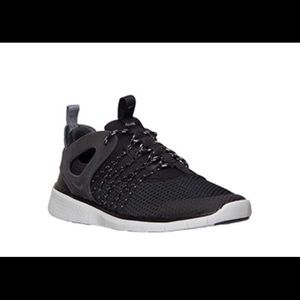 Nike Free Virtuous Running Shoes