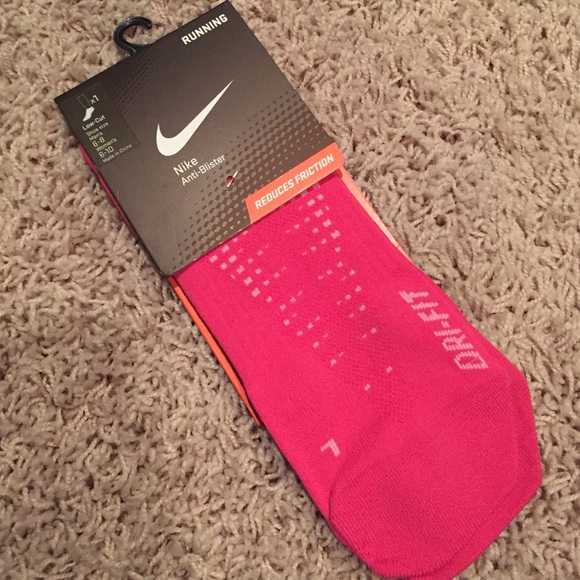 nike dri fit running socks women's
