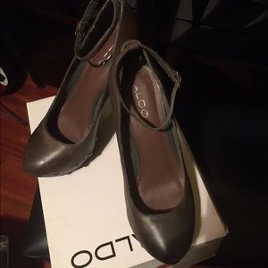 Aldo's Macedo Leather Olive green pumps