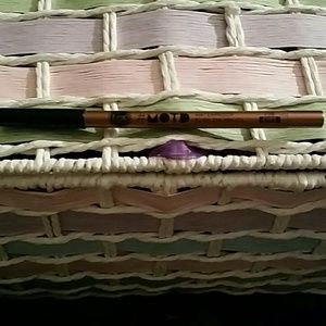 Donated, Eyeliner bronze color