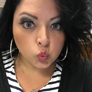 Meet your Posher, Angela