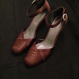Naturalizer brown satin shoes