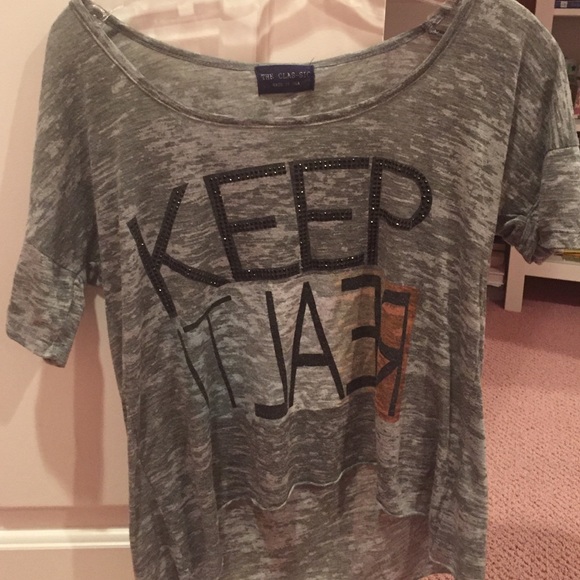 Light weight T-shirt Adorable and good condition