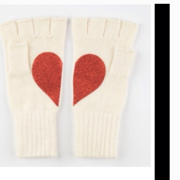 Accessories - 🎉HP🎉Great Valentines Day Gift❤️Knit Gloves