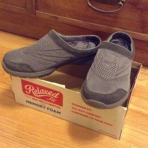Like new Women's Sketchers memory foam shoes