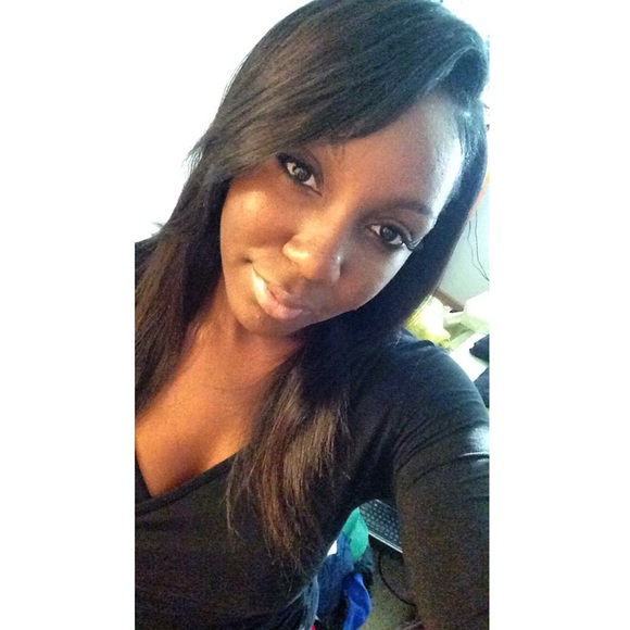 Meet your Posher, Erica - Picture 1 of 3