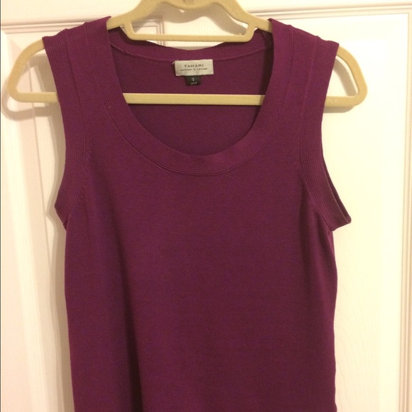 Fuschia sleeveless Tahari top