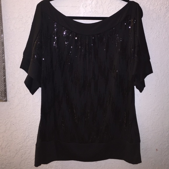 Tops - Black cute top!