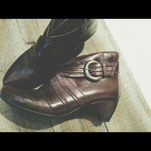 Pikalinos brown leather booties with buckle