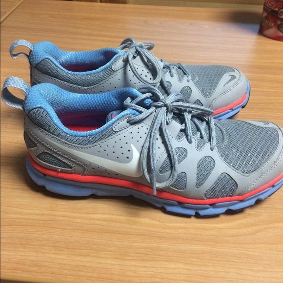 FLASH SALE! TODAY ONLY! Nike Tennis Shoes