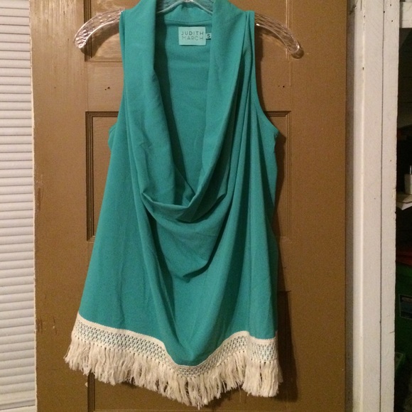 Sleeveless scoop neck top! Super cute!!!