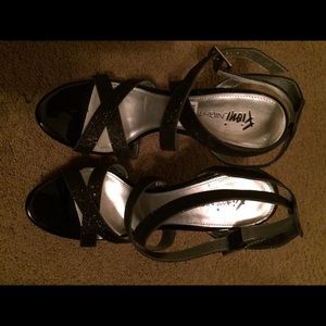 Size 8 Fioni heels Black