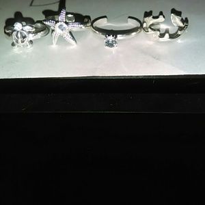 Toe rings. SO ADORABLE!