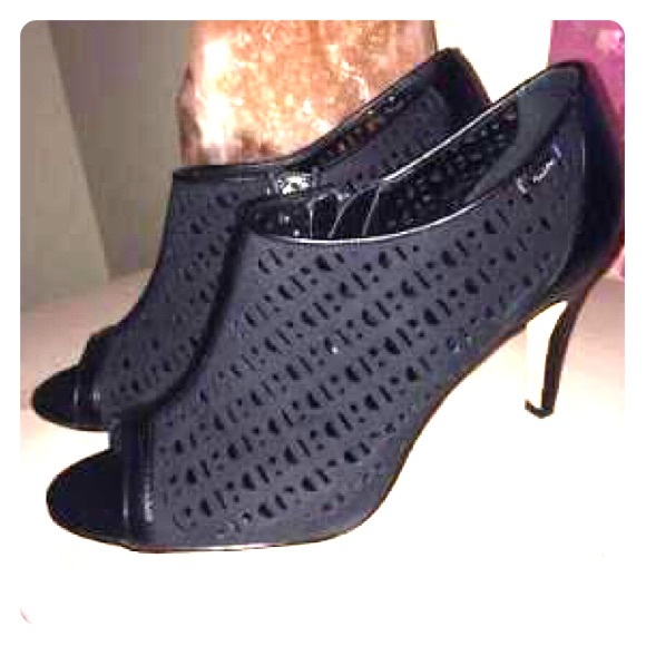 Calvin Klein booties✨