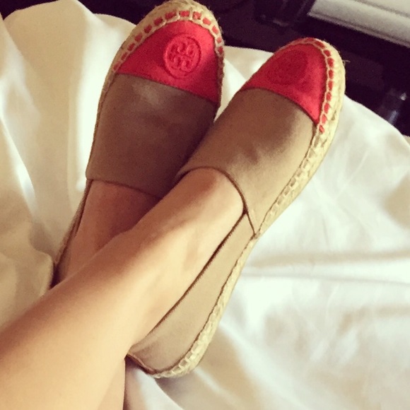 Tory Burch Shoes - 😻Tory Burch Coral/Khaki Flats