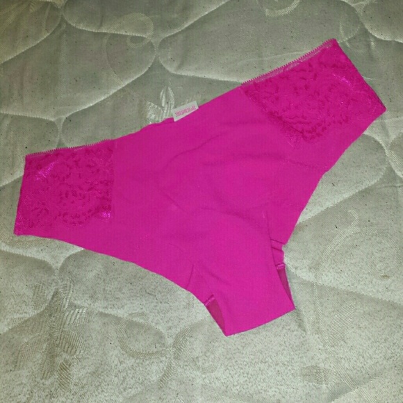5 Nwt pink VS no-show Cheekster Panties