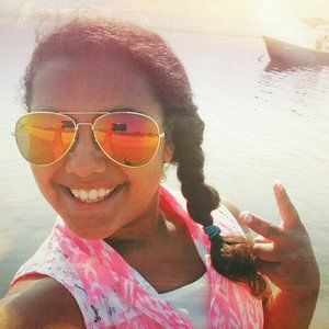 Meet your Posher, Vanessa