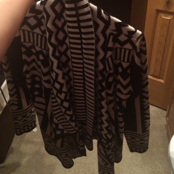 AZTEC PRINT CARDIGAN SWEATER - Picture 3 of 4