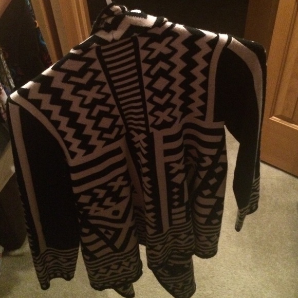 AZTEC PRINT CARDIGAN SWEATER - Picture 4 of 4
