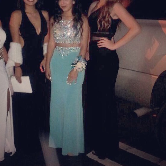Prom dress - Picture 2 of 2