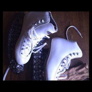 Reidell  figure skates kids size 1.5