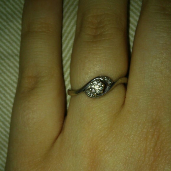 Diamond promise/engagement ring