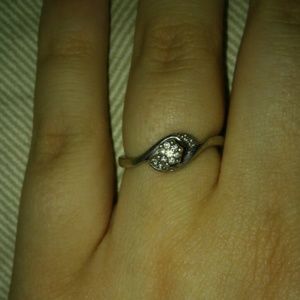 Diamond promise/engagement ring
