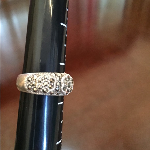 🎉Beautiful Marcasite Band🎉 - Picture 3 of 4