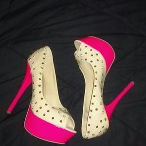 Scene studded tan and pink pumps