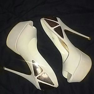 Scene beige and gold heels