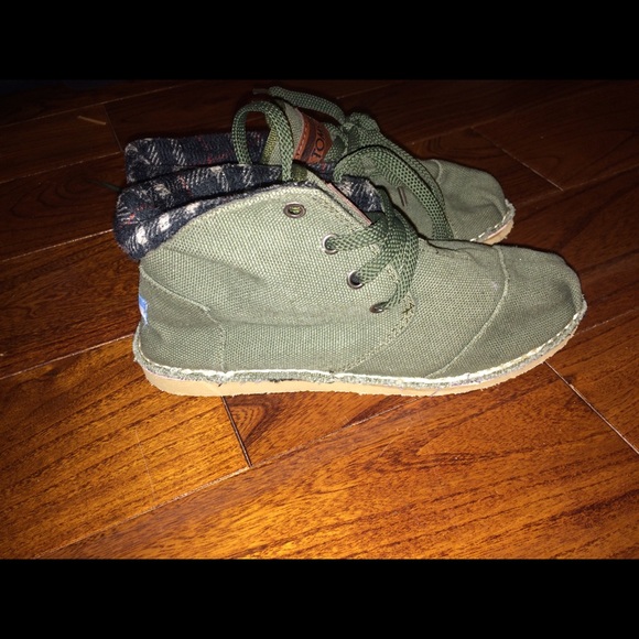 TOMS Shoes - Trading