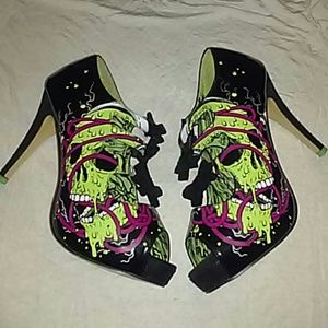 ZOMBIE HEELS....Just in time for halloween