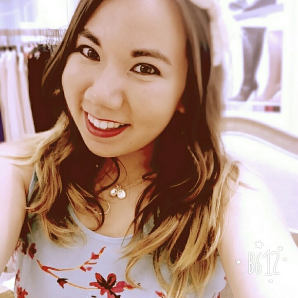 Meet your Posher, Lauren - Picture 1 of 1