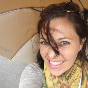 Meet your Posher, Hella