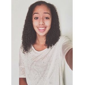 Meet your Posher, Adrianna