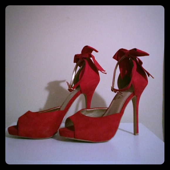 Red bow heels