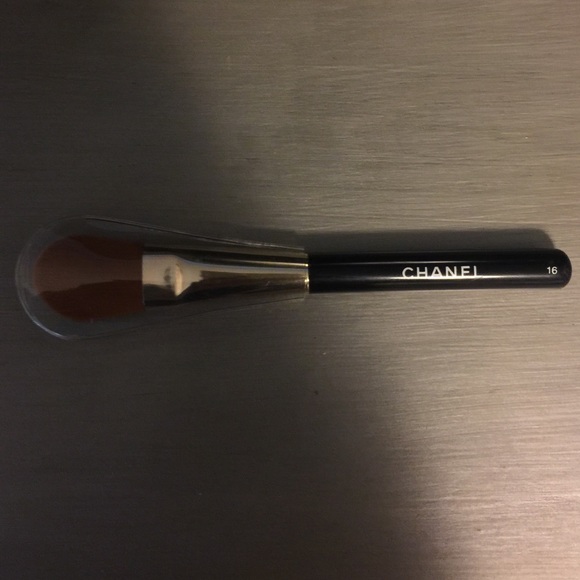 Brand New Chanel brushes. Multiple units available - Picture 4 of 4