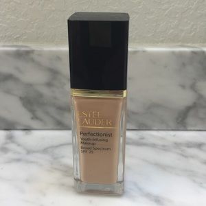 Estée Lauder perfectionist foundation