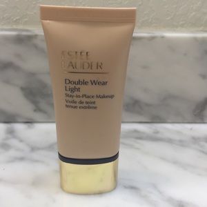 Estée Lauder double wear light foundation