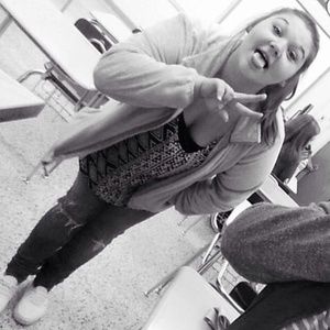 Meet your Posher, Cierra